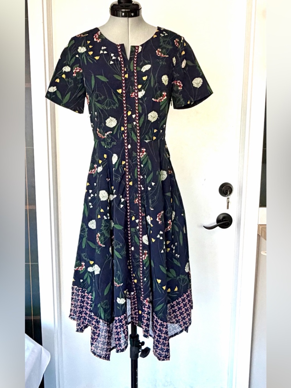 Liza Luxe Short Sleeve Floral Midi Dress, Handkerchief Hem, embroidery, XXS, EUC - Picture 2 of 10